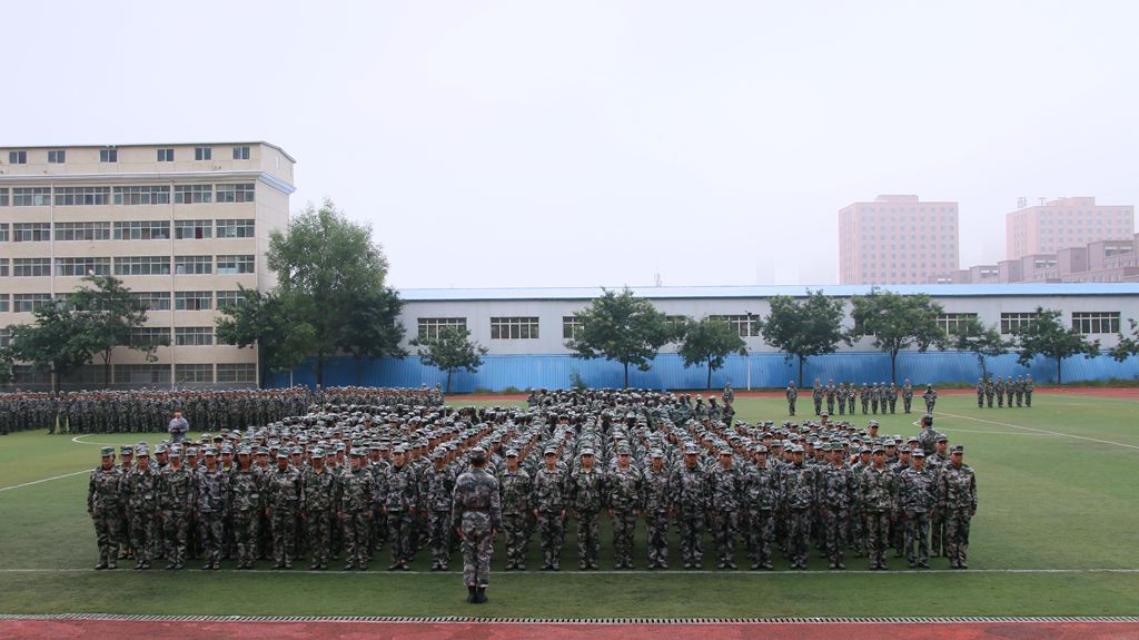 开学典礼暨军训总结表彰大会10.jpg